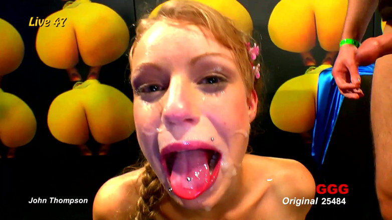 German Hardcore Gangbang: เชียร์ลีดเดอร์หีเงี่ยน 5 คน รุมฟิสติ้งและแตกน้ำเงี่ยนในปาร์ตี้เลสเบี้ยนสุดโหด!