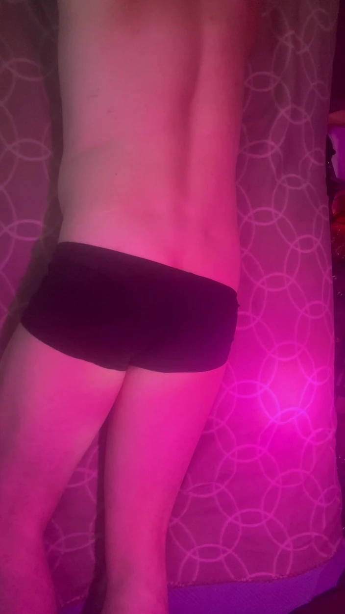 Disb33: Trezindu-mă extrem de excitat, așa că am frecat unul în pat și...