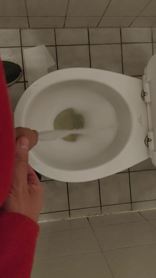 Bayer911: Piscio nel pub
