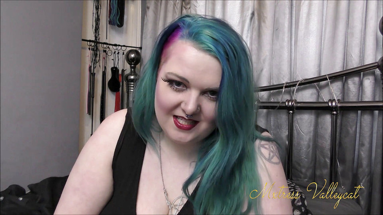 Mxtress Valleycat: 캠걸로 변신하는 저주받은 옷깃
