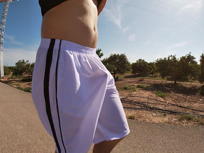 Cool Body: Blankziehen, meine latte in durchsichtigen Basketball-Shorts für die Radfahrer und...