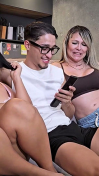 Üvey kızımın erkek arkadaşı öğrenmeden beni mutfakta sikiyor - Monique Fuentes, Milan Rodriguez ve Naty Delgado