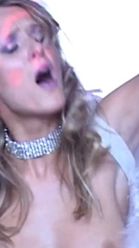 Angels on fire scene-2 l'angelo biondo in lingerie sexy si masturba fino all'orgasmo