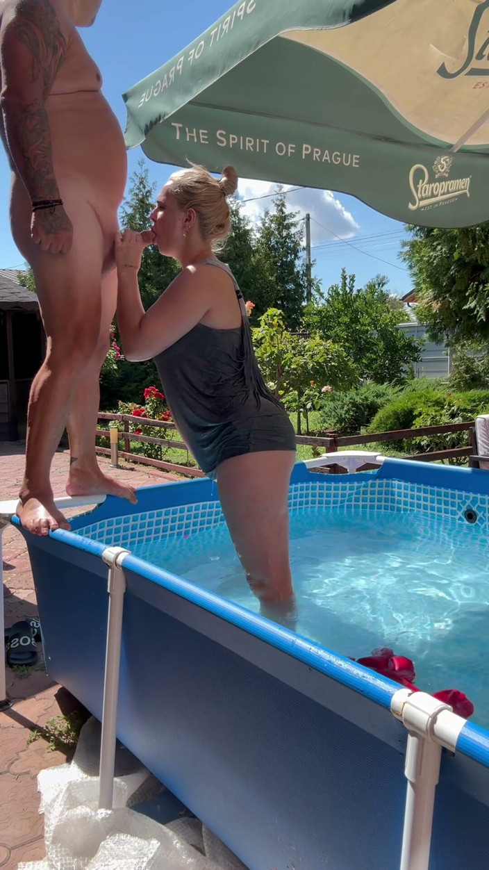444bigboy: Sex in Pool