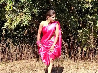 Marathi queen: Na estrada mostrando tiras de sari