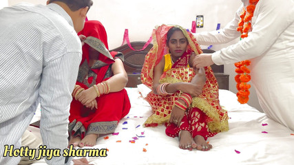 Desi Club House: Première nuit d’une belle fille desi nouvellement mariée avec son...