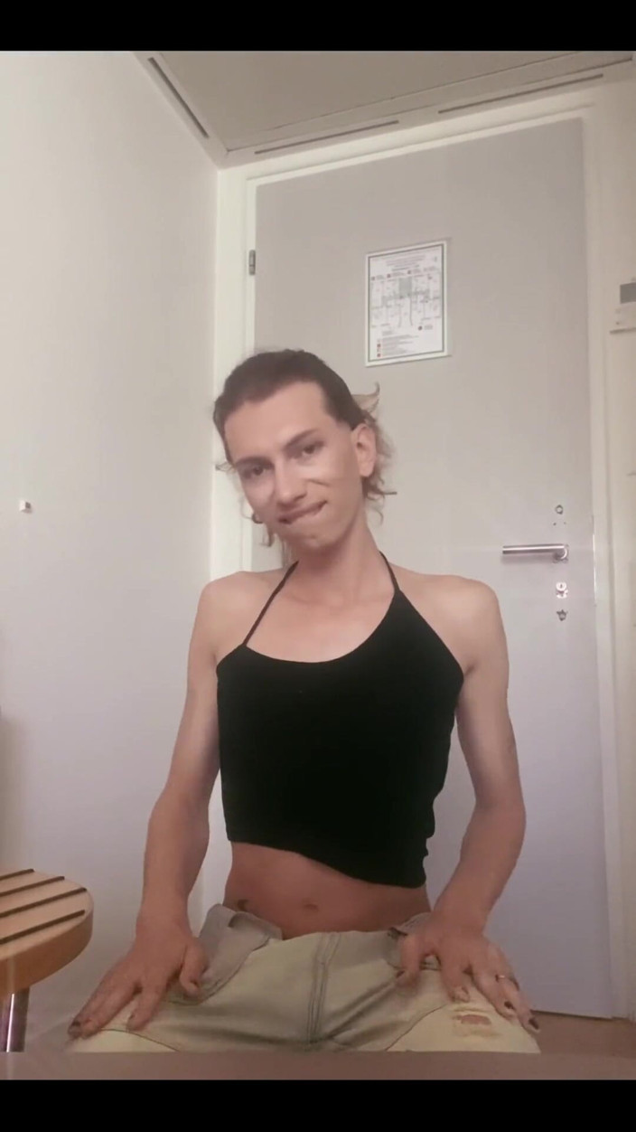 iamtonyrey: Französischer twink fickt sich auf seinem dildo