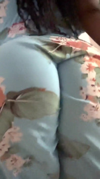 Szybko z grubym czarnym tyłkiem w Sundress