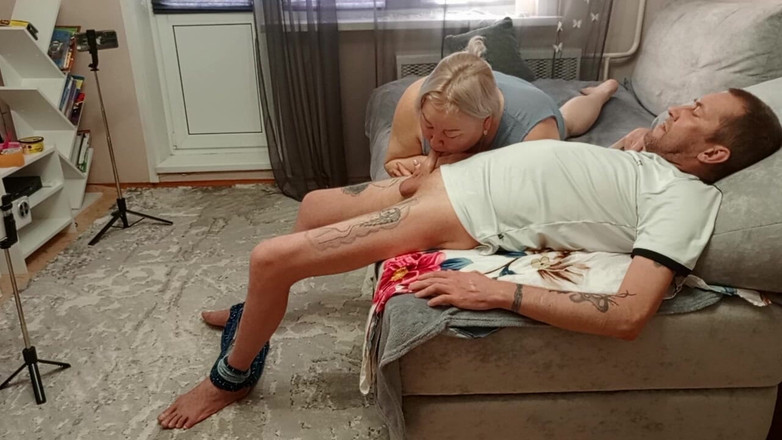 Zona901: Tetangga lagi asik nyepong kontol sampai dicrot sperma hangat