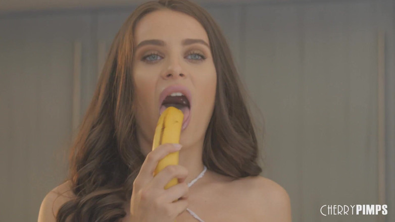 CherryPimps: นมใหญ่ Lana Rhoades นั่งรูดหี JOI