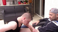 Sneaker gay: Leo Senthy submisivní bez sedla k tenisce Jess Royan