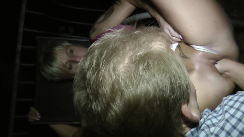 Mature Climax - 100% Mature Videos: Rondborstige rijpe vrouw spuit terwijl haar poesje wordt gevuistneukt