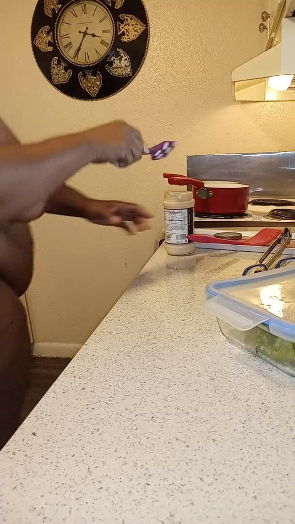 Cosmicrose 678: Makan malam telanjang oleh tante girang
