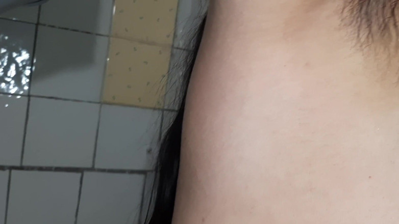 Lesbian-illusion: Tôi đi tiểu vào miệng cô ấy và sau đó cô ấy liếm âm hộ,...