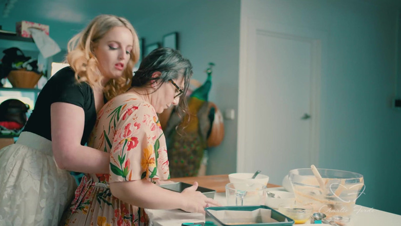 CharlieForde: Backe me a cake mit Charlie Forde, chasey Devil