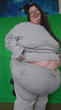 뚱뚱한 SSBBW 여신 옷 입어보기
