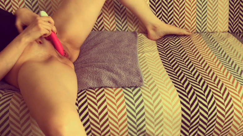 Julia-Softdome: Nggak Ada yang Lebih Baik Dari Vibrator Di Memeknya Sampai...