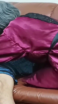 Ich ficke den dicken schwanz meines stiefsohns allein zu hause, während mein ehemann arbeitet - porno auf spanisch