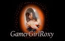 Gamer girl Roxy: Gamer flicka Roxy footjob med tio tum dildo