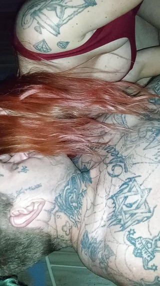 Trey shot dat: Tlustá potetovaná pawg to bere zezadu