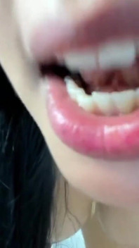 สาวนมใหญ่เย็ดสดต่อหน้ากล้องให้ทุกคนดู