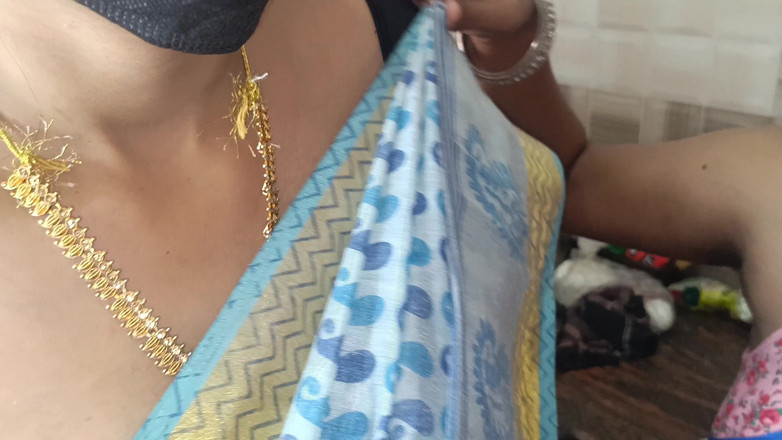 Magilmathi: 家庭主妇热女同性恋自拍