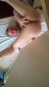 Nylonjunge Squirts Himself in the Face