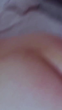 Une MILF blonde sexy trompe son mari avec une bite arabe circoncise