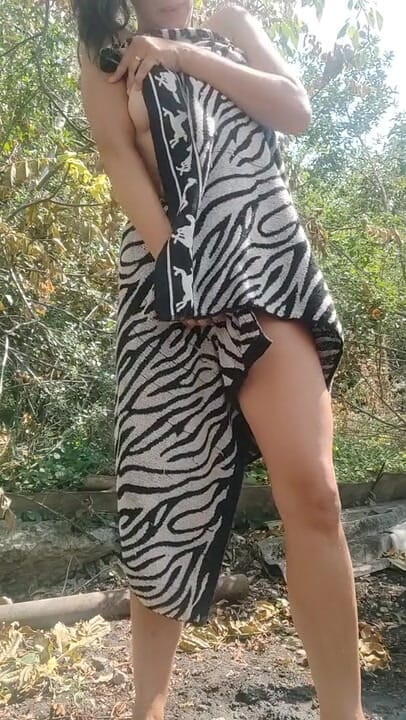 SexyAlbinaKiss: ฉันกำลังเทน้ำลงตัวเปลือย