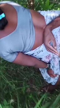 Bayko, marathi indien, baise dans la nature en levrette avec un gros cul, pipe hardcore