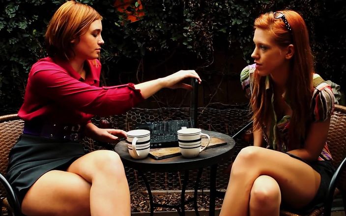 FapFlare: Jodi Taylor tóc đỏ bốc lửa và Pepper Kester đụ và ăn đít cho đến...