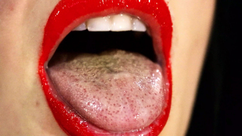 Goddess Misha Goldy: Rode lippen en spelletjes met vloeistoffen en speeksel! Melk en...