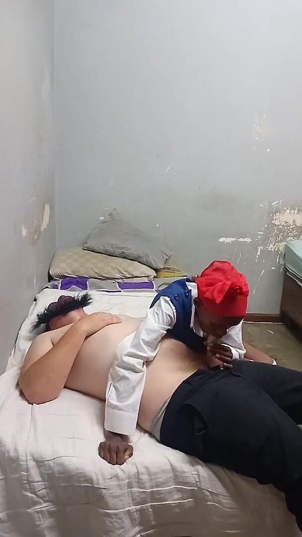 hothouse18xxx: Awek kolej 18 tahun menghisap ayah tirinya sebelum kelas