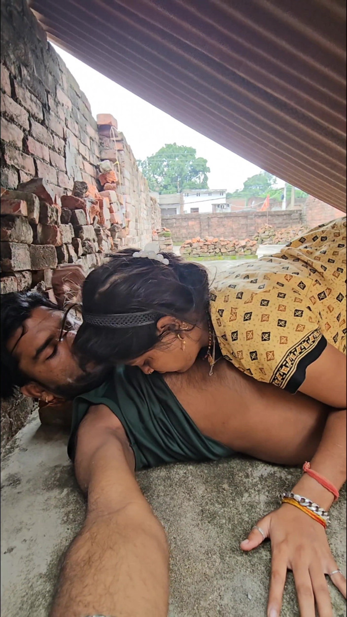 Aalox: Fată indiancă nouă desi sexy din sat face sex acasă