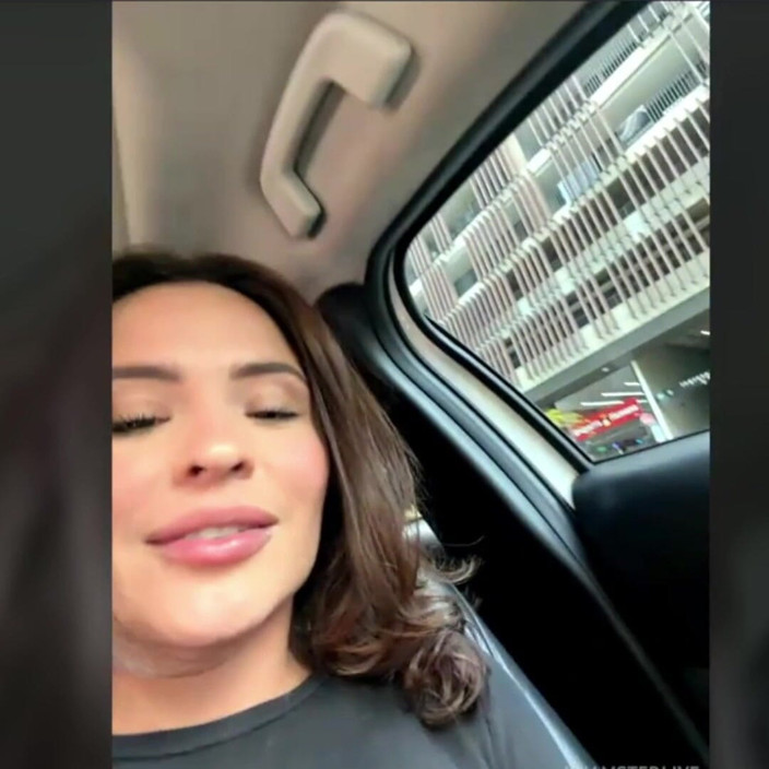 Ayumi Hall: Przegrywam zakład, muszę się nago i masturbować podczas jazdy przez...