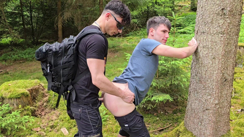 boyzxy212: Mi-am făcut sex cu gay slut-ul afară, mai întâi adânc în gură,...