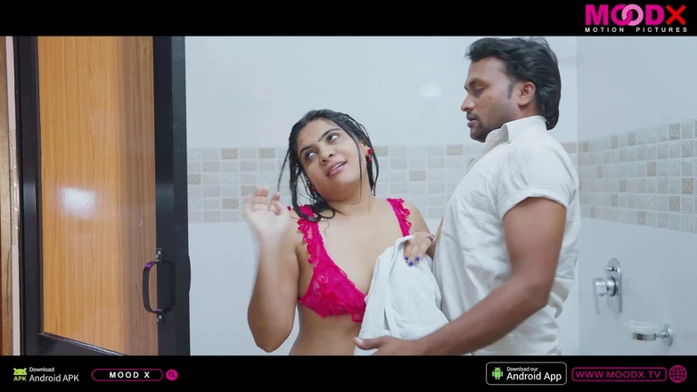 Mood X VIP: Pár má romantiku a užívá si šukání v koupelně (romantická sprcha)