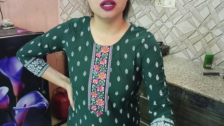 Saarabhabhi6: Мой возбужденный сводный брат трахает меня по всему дому, пока мы одни, хинди