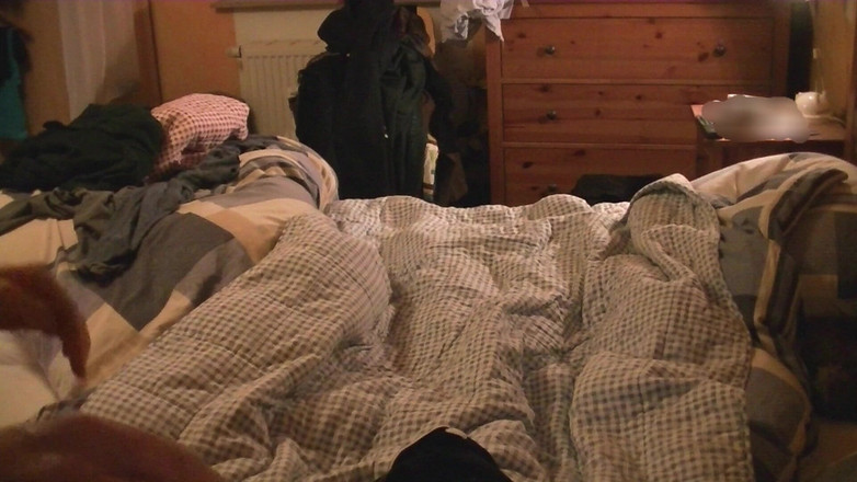 Mark Hannes: Siyah mayo kambur mastürbasyonu