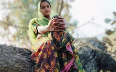 भारतीय देसी गांव की आंटी की उसके सौतेले बेटे द्वारा जंगल में चुदाई