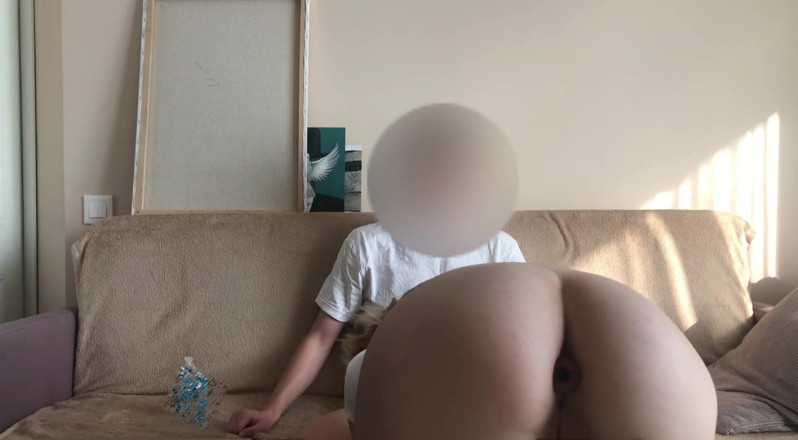 Good_view: 我好朋友的继妹用她的屁股坐在我坚硬的鸡巴上