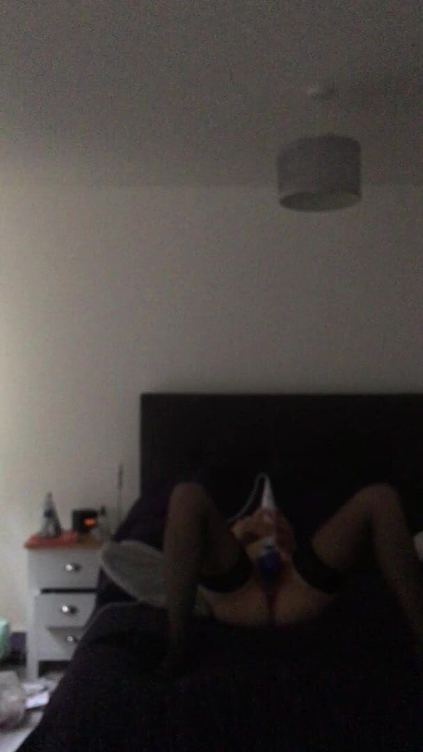 Ella Jackman: 单人自慰高潮