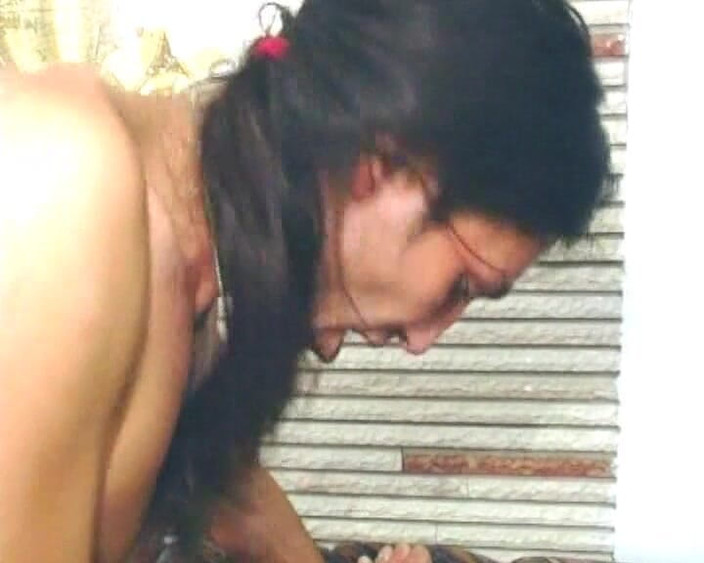 Deutsche Damen: Perfekta tyska brudar som delar en massiv kuk i trekant