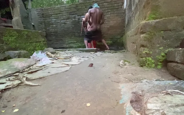SAFI-SEXY: Beautiful Bangladeshi Bhabhi Chudlam in the Rain