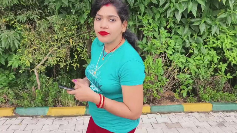 Sona bhabhi: Odia desi esposa disfruta con su novio en parque