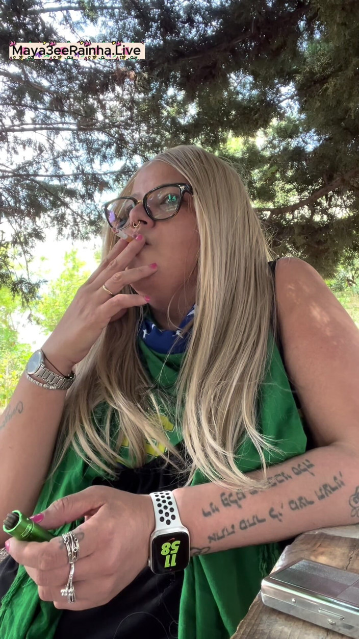Goddess Maya3ee Rainha: Deusa MILF BBW Brasileira Fazendo Ritual De Fumo Na Natureza