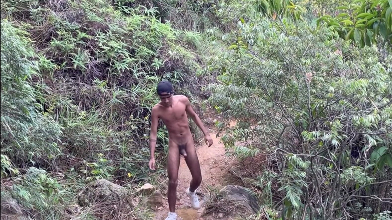 vergar4_daviid: आउटडोर स्ट्रॉ का आनंद ले रहे हैं