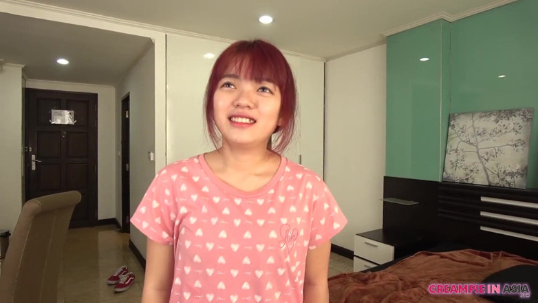 Creampie In Asia: Taylandlı dölleniyor. Sperm dışarı aktı.