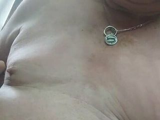 Karlchengeil: Dấu vết của thắt lưng trên ngực của tôi