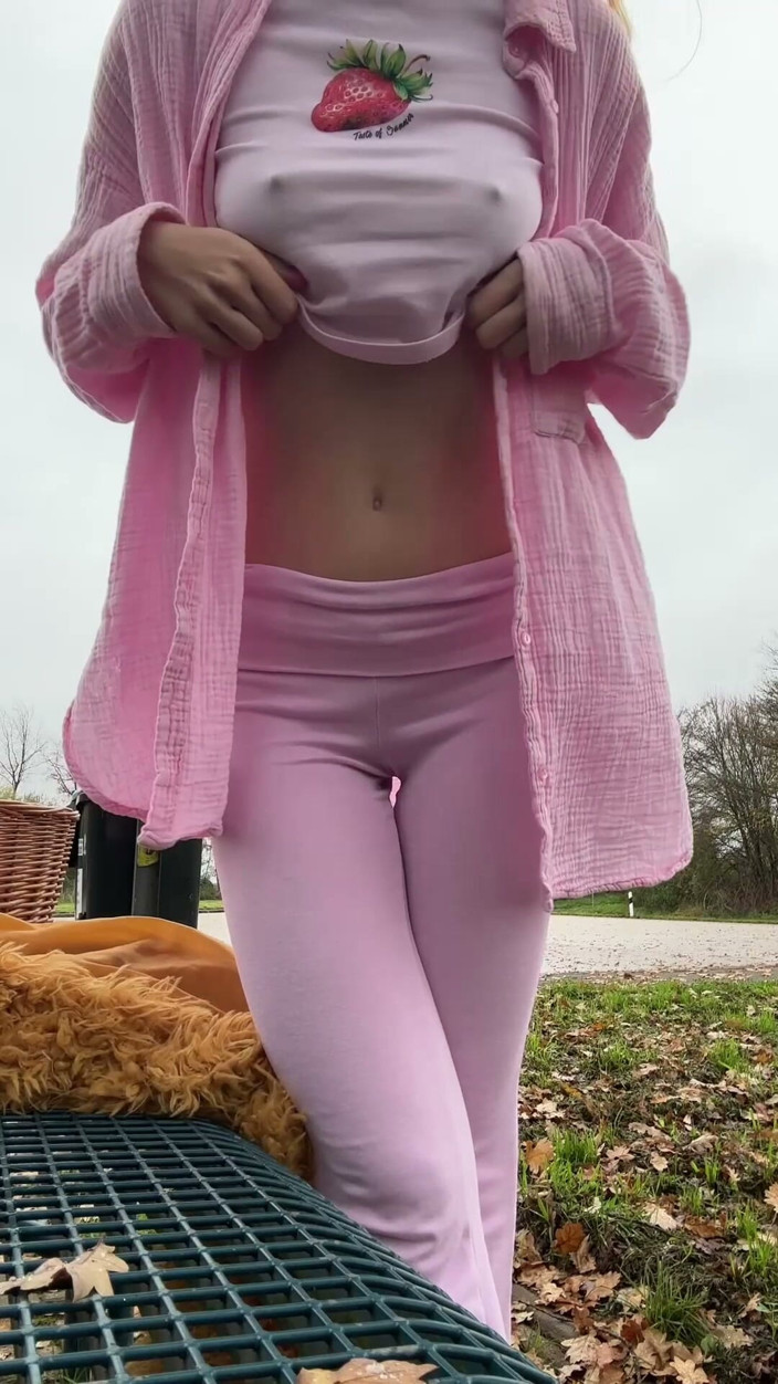 EMY_AND_JONH: Masturbace na veřejnosti